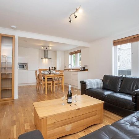 Dwellcome Home: West End 2-Bedroom with Free Parking & Wi-Fi Aberdeen Exterior photo