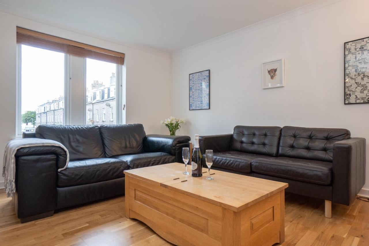 Dwellcome Home: West End 2-Bedroom with Free Parking & Wi-Fi Aberdeen Exterior photo